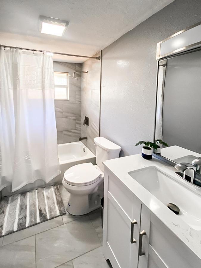 Sarasota Modern, Spacious, Comfy, Queen Beds, Backyard Rental المظهر الخارجي الصورة
